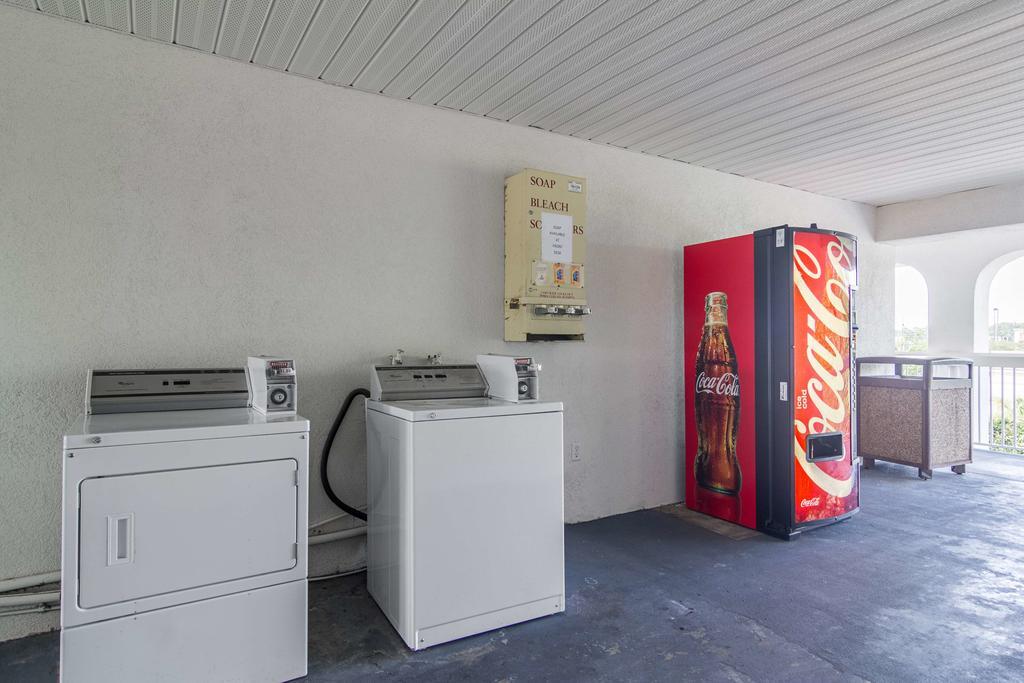 Motel 6 Waycross Eksteriør billede